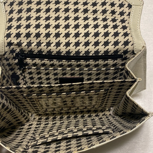 HOBO Cream Patent Leather Handheld Envelope Clutch EUC - Picture 8 of 15